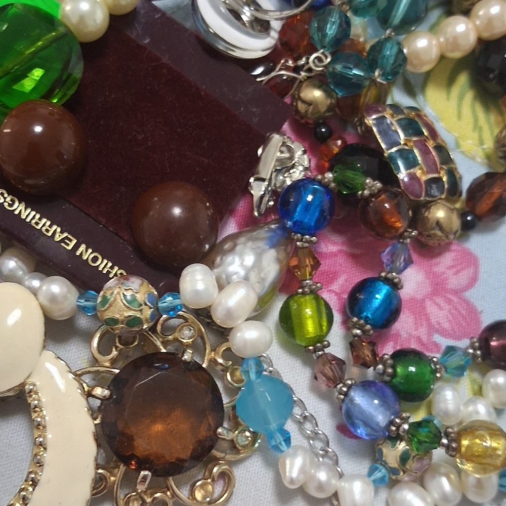 Bundle Of Vintage Jewelry - Picture 7 of 11